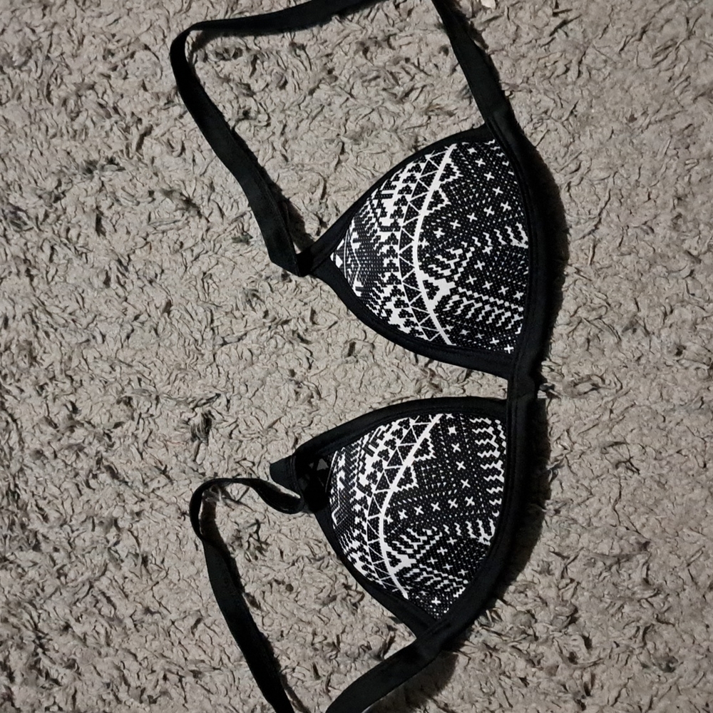 Xhilaration size small like new bikini top push up triangle bikini top